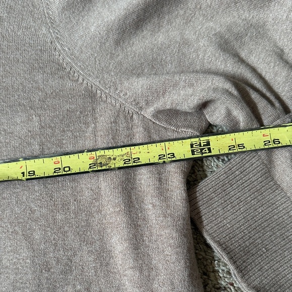 Elegant Beige Hooded Jacket with Embellished Pockets NWT - Picture 9 of 12